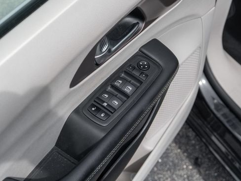 Used 2023 Chrysler Voyager LX FWD image 19