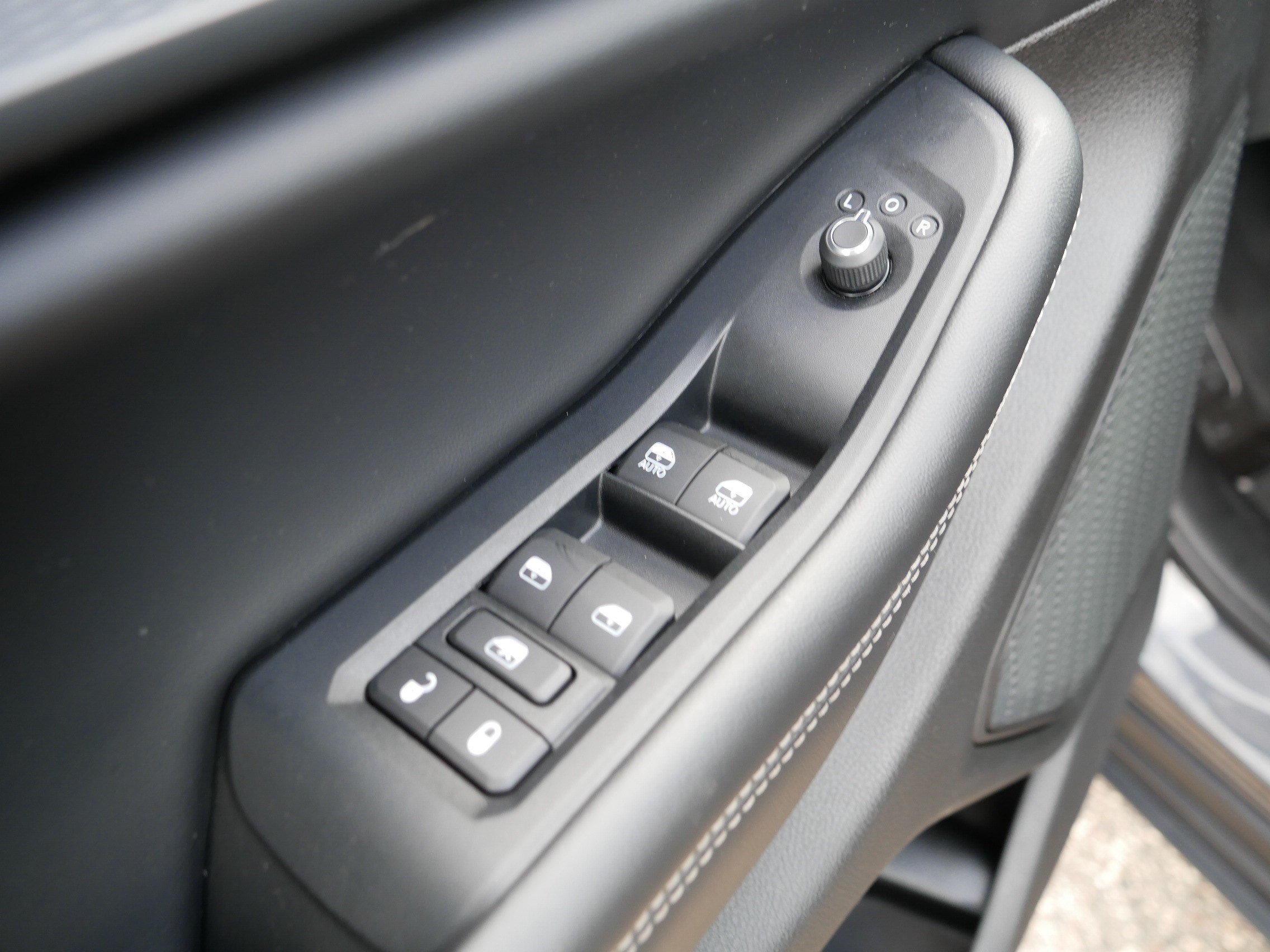 Used 2023 Jeep Grand Cherokee L Laredo AWD/4WD image 19