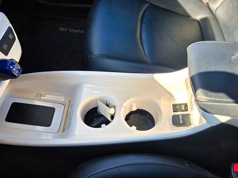Used 2016 Toyota Prius Four Touring w/ Four Season Floor Mat Package FWD image 18