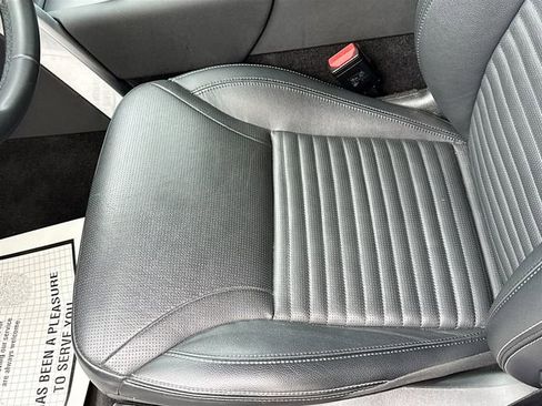 Used 2024 Land Rover Discovery S image 20