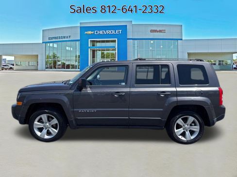 Used 2015 Jeep Patriot Latitude FWD image 2