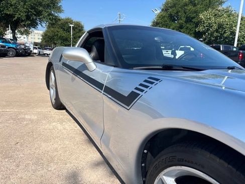 Used 2011 Chevrolet Corvette Coupe w/ 1LT RWD image 10