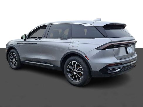 Used 2024 Lincoln Nautilus Premier image 4