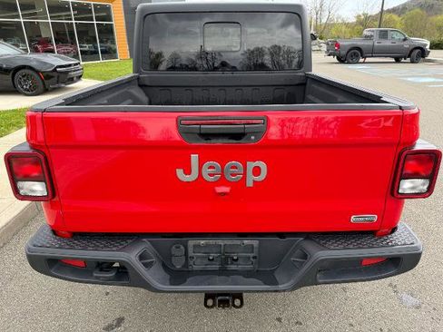 Used 2020 Jeep Gladiator Overland AWD/4WD image 6