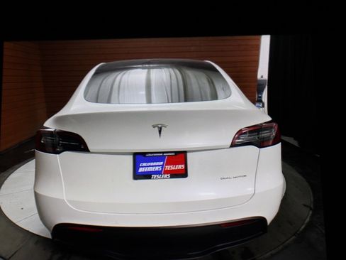 Used 2021 Tesla Model Y Long Range image 8