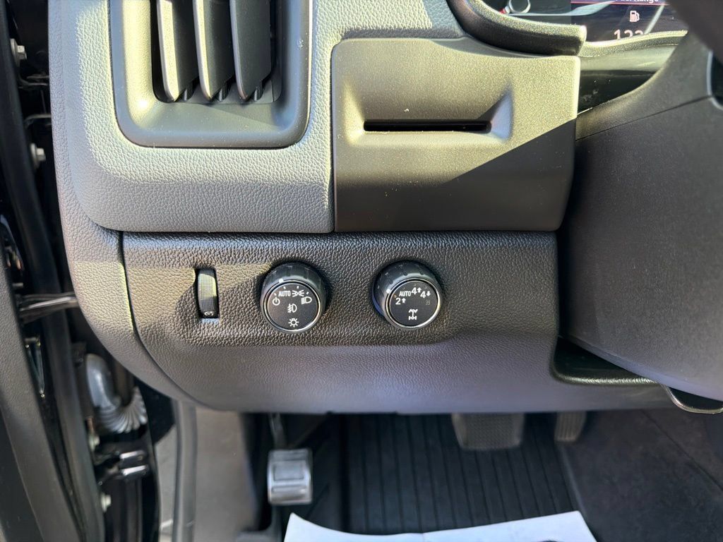 Used 2019 Chevrolet Colorado Z71 AWD/4WD image 19