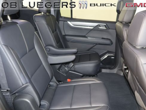 Certified 2026 GMC Acadia Elevation w/ Elevation Premium Package AWD/4WD image 11