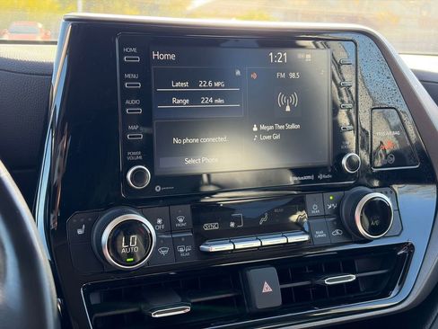 Used 2022 Toyota Highlander XLE image 15