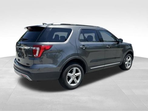 Used 2017 Ford Explorer XLT w/ Equipment Group 202A AWD/4WD image 25