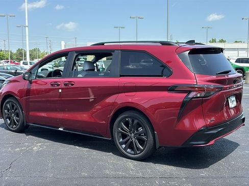 New 2026 Toyota Sienna XSE FWD image 6