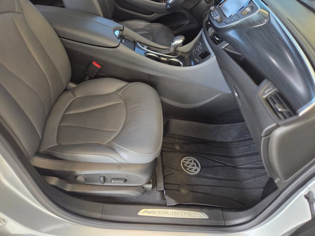 Used 2019 Buick Envision Essence FWD image 23