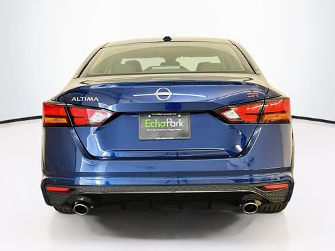 Used 2024 Nissan Altima 2.5 SR w/ SR Premium Package FWD image 7