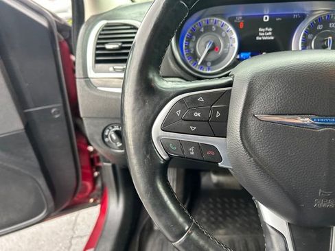 Used 2016 Chrysler 300 C RWD image 19