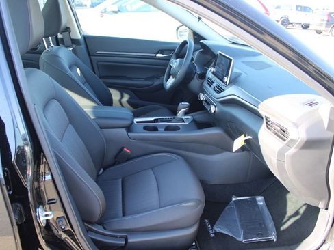 New 2025 Nissan Altima 2.5 SV image 12