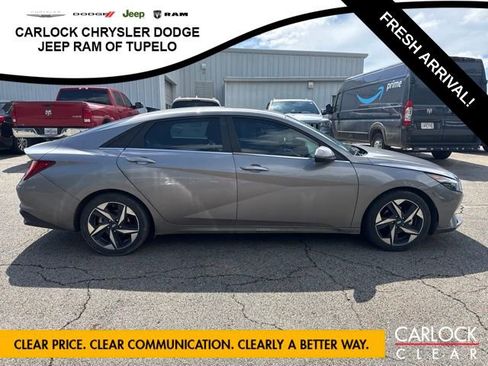 Used 2023 Hyundai Elantra Limited FWD image 5