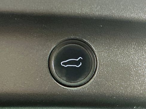 Used 2021 Tesla Model Y Long Range image 29