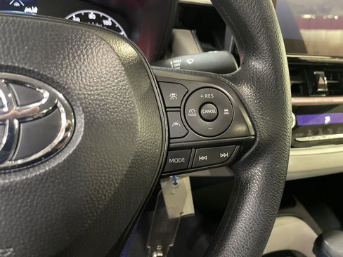 Used 2025 Toyota Corolla LE image 11