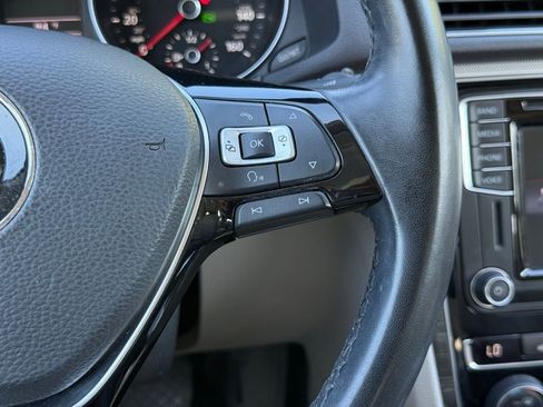 Used 2017 Volkswagen Passat 1.8T SE image 28