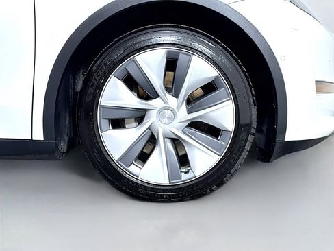 Used 2020 Tesla Model Y Long Range AWD/4WD image 9