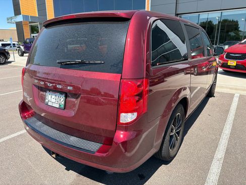 Used 2018 Dodge Grand Caravan SE FWD image 8