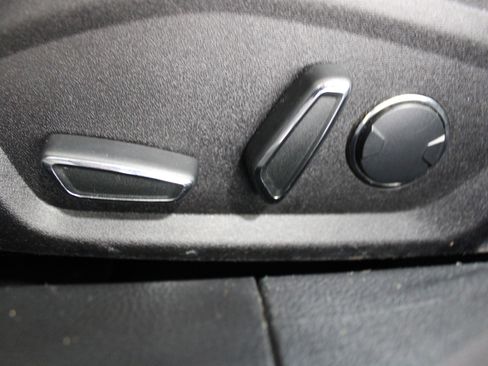 Used 2017 Ford Fusion Titanium FWD image 4