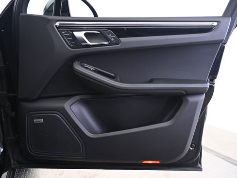 Used 2019 Porsche Macan image 20