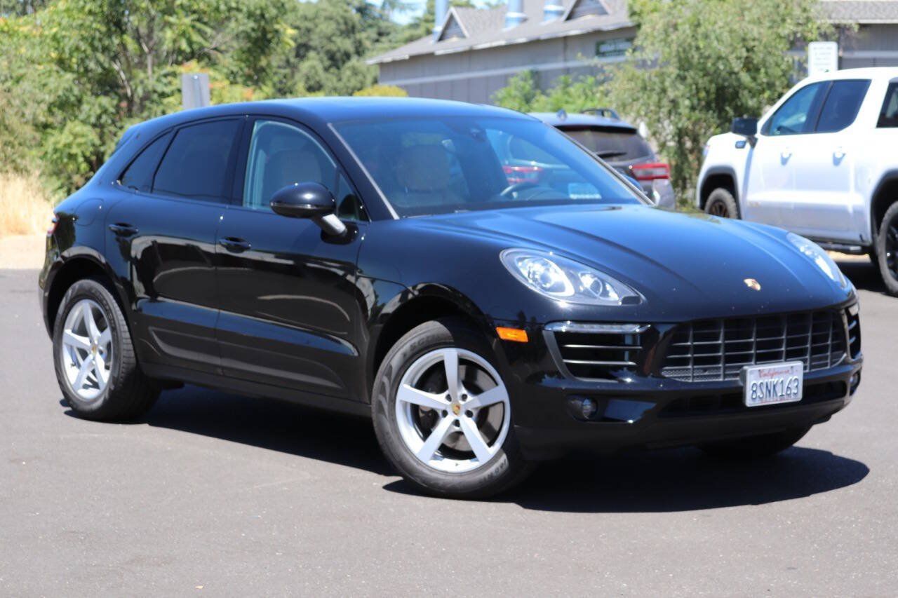 Used 2017 Porsche Macan AWD/4WD image 1