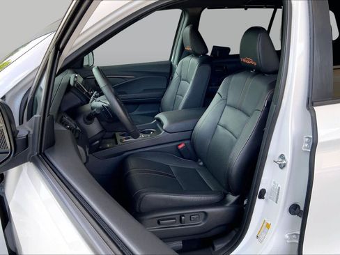 Used 2025 Honda Passport TrailSport image 8