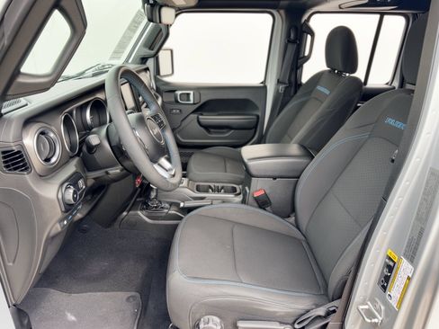 Used 2023 Jeep Wrangler Unlimited Rubicon 4xe AWD/4WD image 5