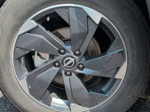 Used 2024 Nissan Rogue SV AWD/4WD image 11