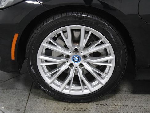 Used 2024 BMW 330e image 17