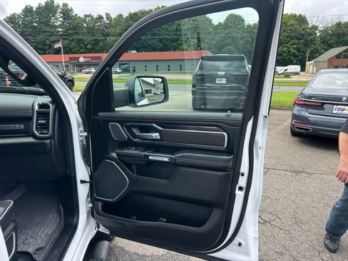 Used 2024 RAM 1500 Laramie AWD/4WD image 22