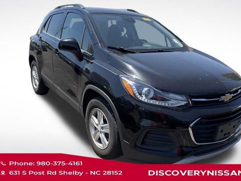 Used 2019 Chevrolet Trax LT FWD image 2