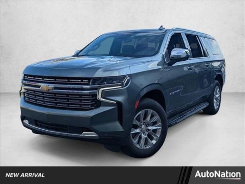 Used 2023 Chevrolet Suburban Premier image 1