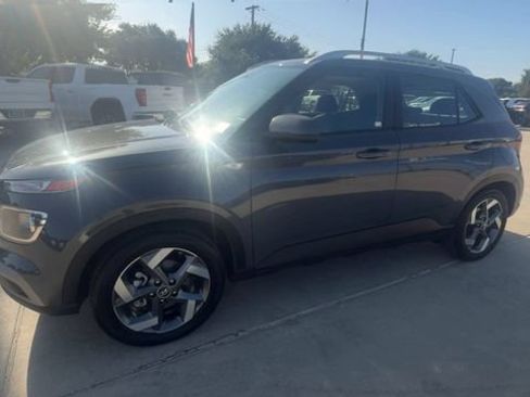 Used 2025 Hyundai Venue SEL FWD image 4