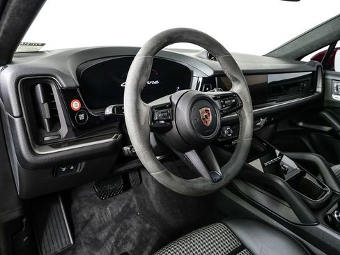 Certified 2024 Porsche Cayenne Coupe AWD/4WD image 4