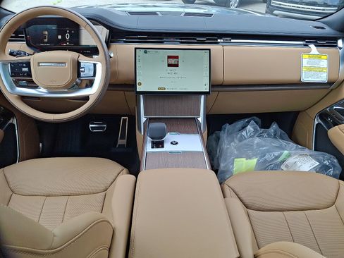 New 2025 Land Rover Range Rover SE image 13