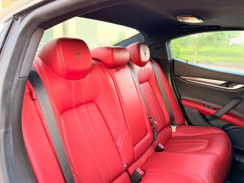 Used 2018 Maserati Ghibli GranSport image 27