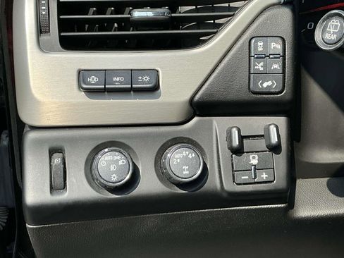 Used 2018 GMC Yukon Denali w/ Denali Ultimate Package image 14