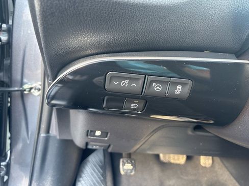 Used 2020 Toyota Prius LE image 13