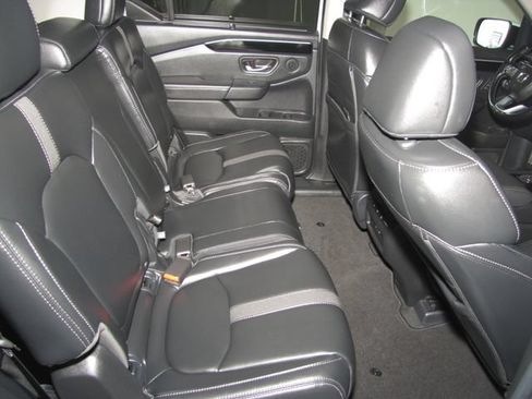 Certified 2025 Honda Pilot Touring image 18