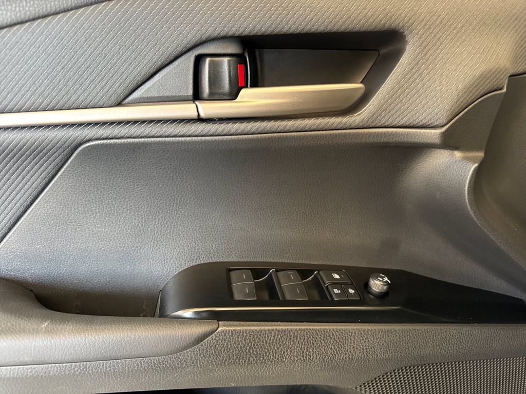 Used 2025 Toyota Camry SE FWD image 10