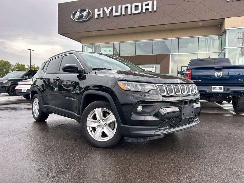 Used 2022 Jeep Compass Latitude w/ Sun and Sound Group FWD image 5