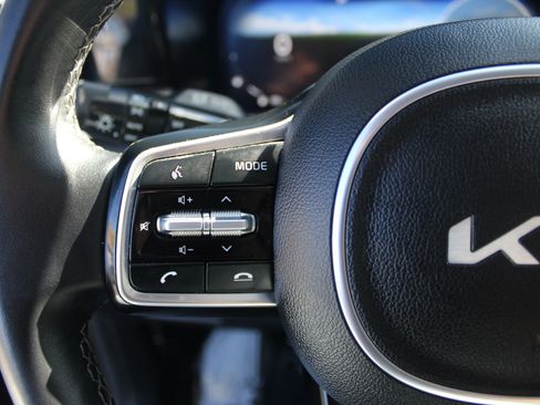 Used 2023 Kia Sorento SX image 16