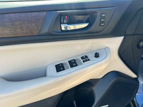 Used 2017 Subaru Outback 2.5i Limited w/ Popular Package #5 AWD/4WD image 11