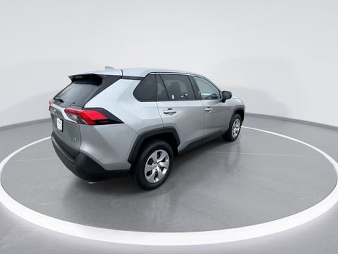 Used 2022 Toyota RAV4 LE image 8