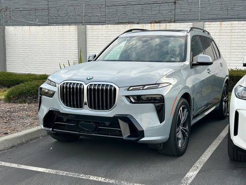 Used 2024 BMW X7 xDrive40i w/ M Sport Package AWD/4WD image 2