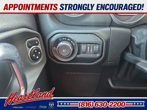 Used 2018 Jeep Wrangler Unlimited Sahara AWD/4WD image 44