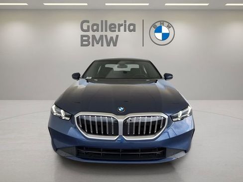 Used 2025 BMW 530i w/ Premium Package image 3
