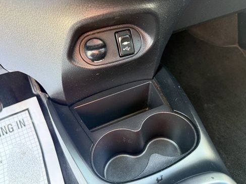 Used 2015 Toyota Yaris L FWD image 18